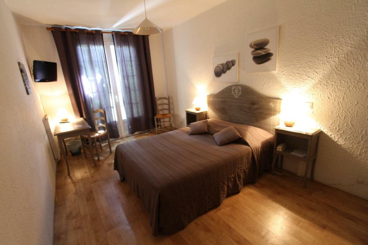 Logis Hotel Castel Mouisson Барбентан Экстерьер фото